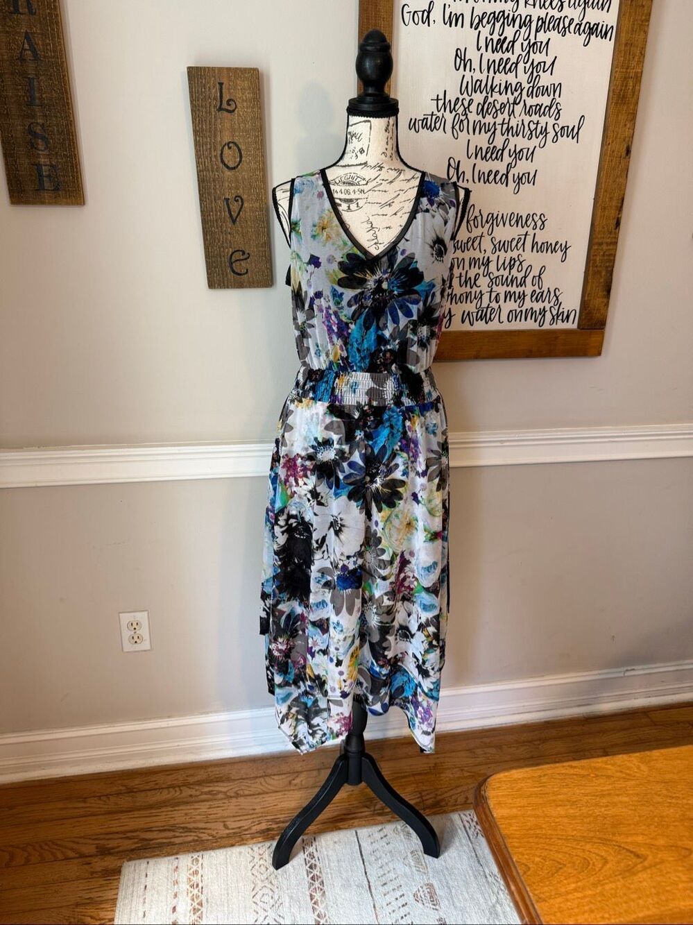 Simply Vera Vera Wang Floral V-Neck Sleeveless Midi Dress Multicolor Medium
